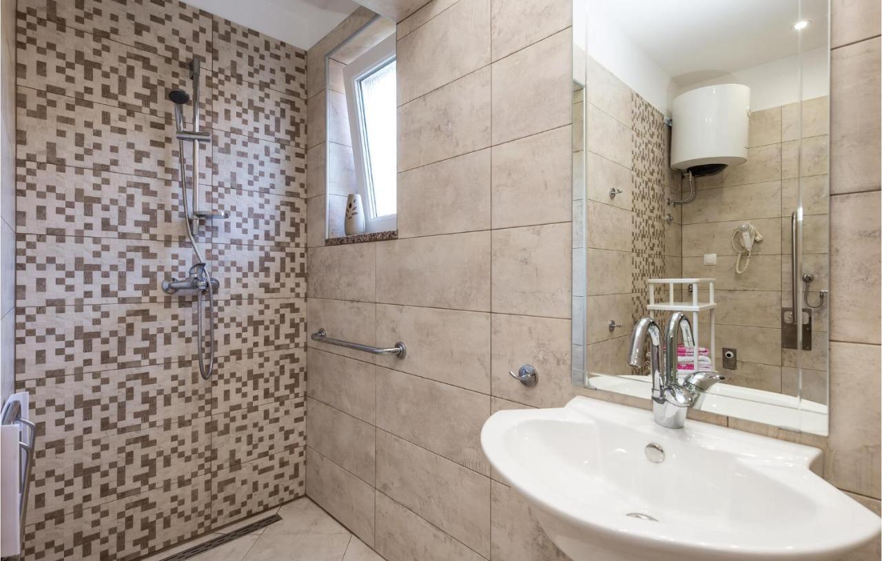 Nice Apartment In Rukavac With Kitchen מראה חיצוני תמונה