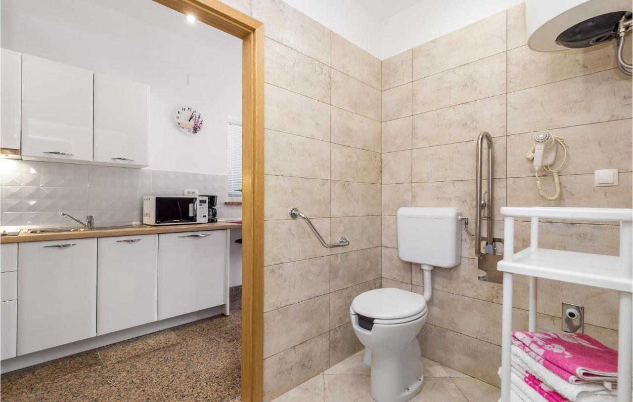 Nice Apartment In Rukavac With Kitchen מראה חיצוני תמונה